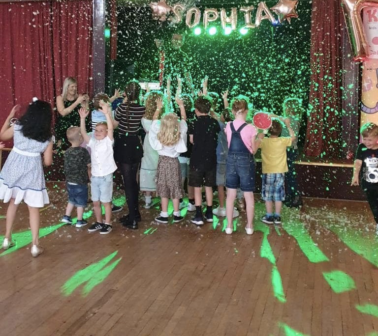Kids DJ host children's parties in Bacup